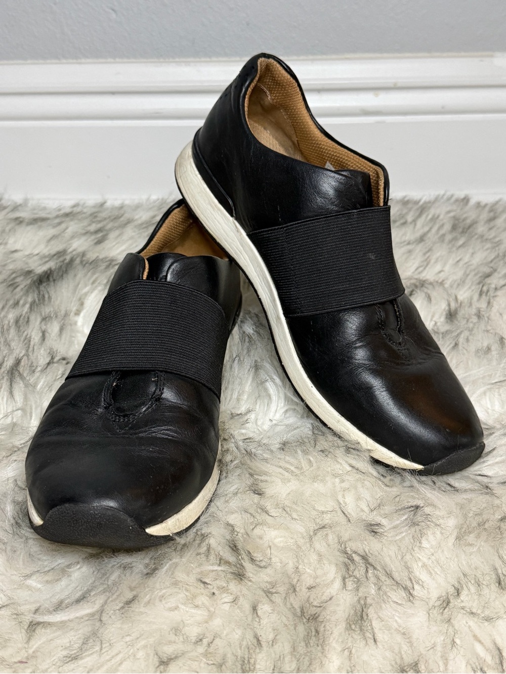 Vionic Codie Black Slip-On Sneaker with Elastic Strap